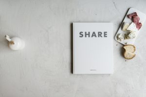 SHARE White - New Heroes & Pioneers